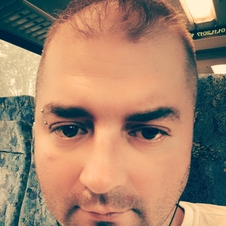 51aa2b398profilképe