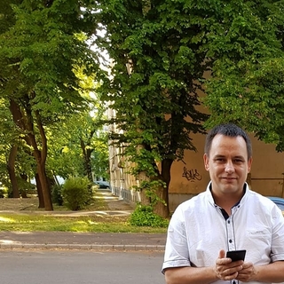 f8aff1abff70profilképe
