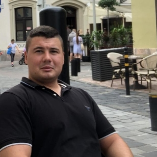 63fdd4e0profilképe