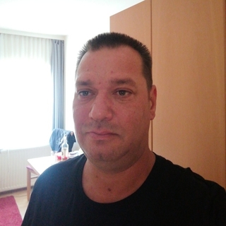 f44f76de66profilképe